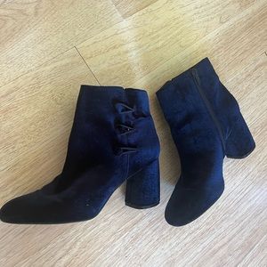 Blue velvet boot fall boot